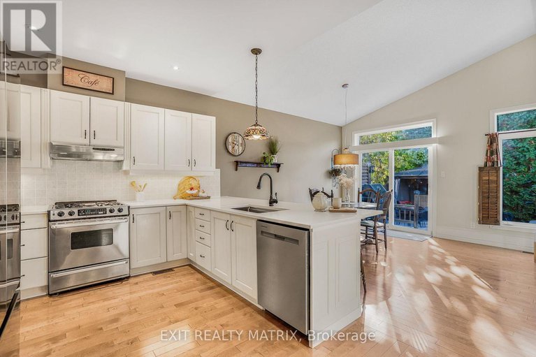 28998759/928-scala-avenue/notting-hillsummerside/ottawa/ontario/K4A5E1_10