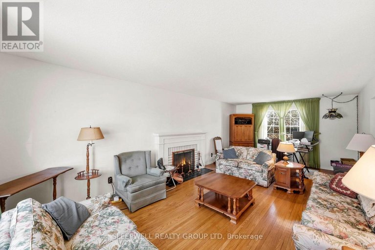 29639418/91-country-lane-w/glencairnhazeldean/ottawa/ontario/K2L1J4_5