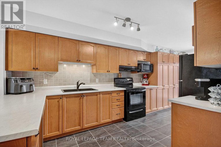 29094504/144-berrigan-drive/longfields/ottawa/ontario/K2J0J4_5