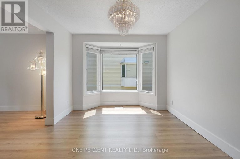 28549707/6585-6585-bilberry-drive/convent-glen-north/ottawa/ontario/K1C4N4_16
