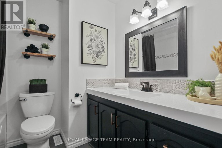 28356426/6489-doctor-blair-crescent/north-gower/ottawa/ontario/K0A2T0_21
