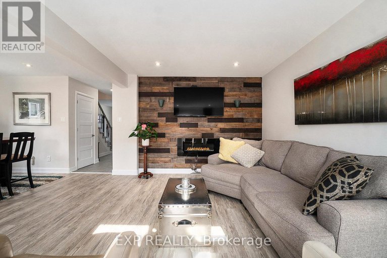 29335392/704-azure-street/village-of-russell/russell/ontario/K4R1E5_7