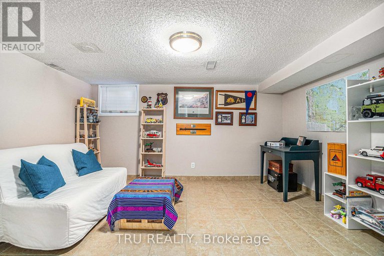 28288909/2302-fox-crescent/whitehaven/ottawa/ontario/K2B7K6_33
