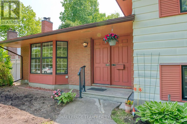 28412587/19-dayton-crescent/leslie-park/ottawa/ontario/K2H7N8_5