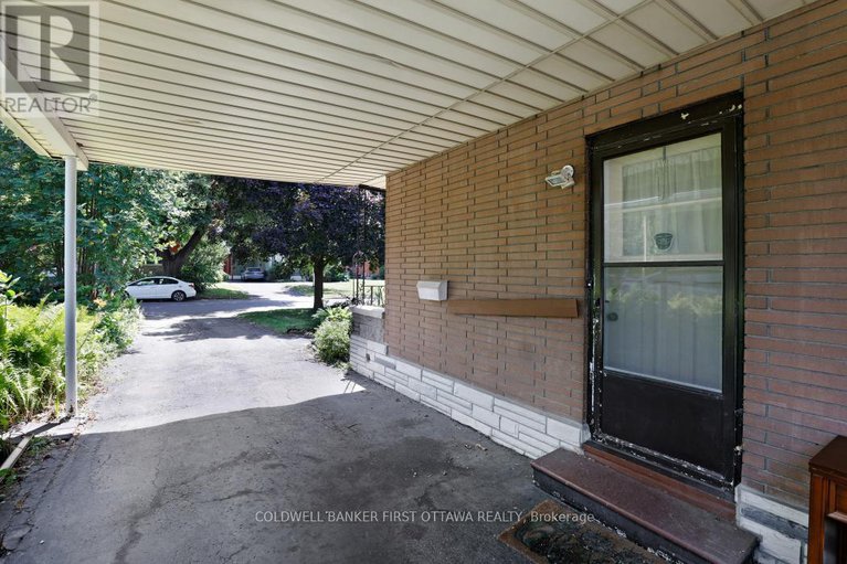 28655520/2133-westbourne-avenue/mckellar-heightsglabar-park/ottawa/ontario/K2A1N3_33