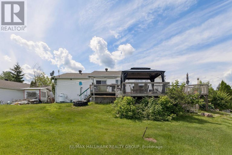 28595134/585-blue-corner-road/champlain-twp/champlain/ontario/K0B1K0_43