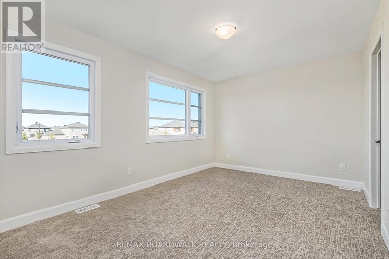 29490951/1035-chablis-crescent/embrun/russell/ontario/K0A1W0_13