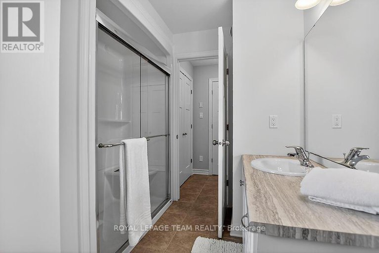 29376462/464-honeyborne-street/almonte/mississippi-mills/ontario/K0A1A0_31