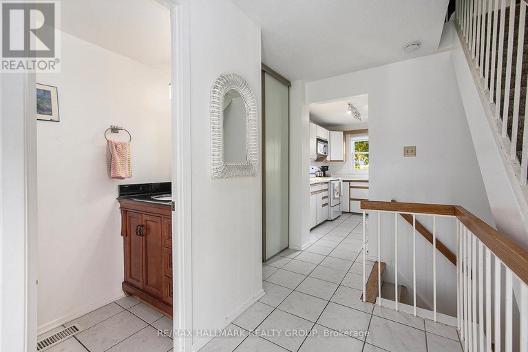 29079645/1570-payette-drive/bilberry-creekqueenswood-heights/ottawa/ontario/K1E1S9_6