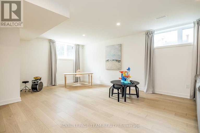 28678296/1995-lenester-avenue/mckellar-heightsglabar-park/ottawa/ontario/K2A1K4_35