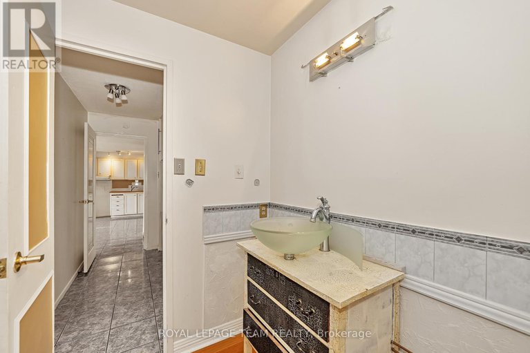 29128089/1210-20-chesterton-drive/borden-farmstewart-farmcarleton-heightsparkwood-hills/ottawa/ontario/K2E6Z7_16