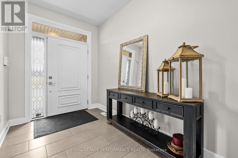 29552733/15-york-crossing-crossing/village-of-russell/russell/ontario/K4R0C4_3