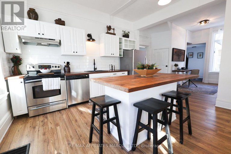 29078821/11-elgin-street-e/alexandria/north-glengarry/ontario/K0C1A0_20