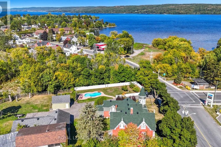 29482695/8-john-street/lorignal/champlain/ontario/K0B1K0_49