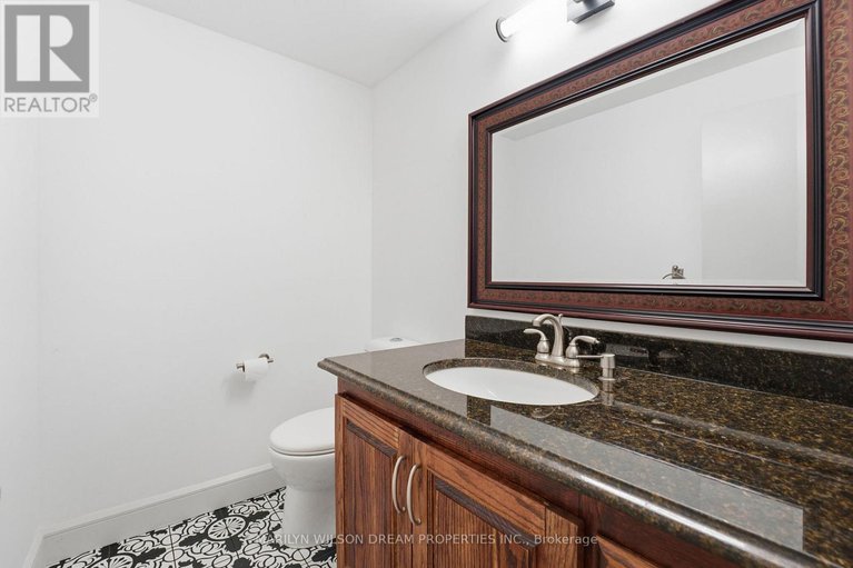 29579532/33-commanche-drive/city-viewskylinefisher-heightsparkwood-hills/ottawa/ontario/K2E6E8_37