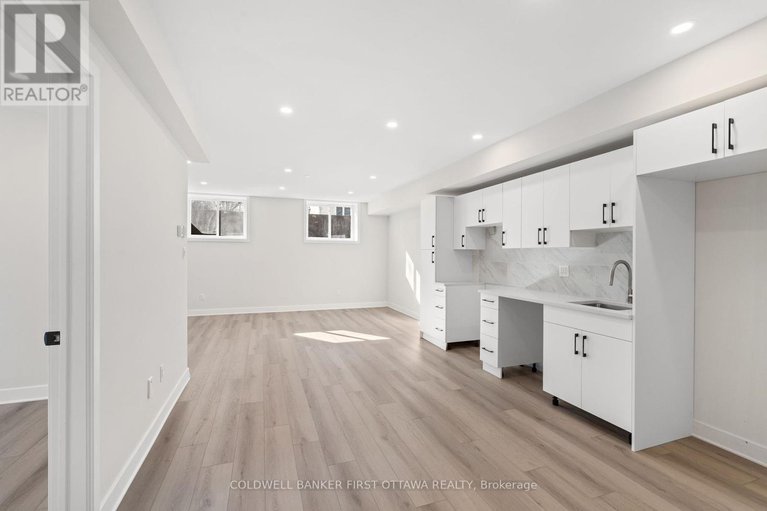 28450244/279-enclave-walk/mer-bleuebradley-estatesanderson-park/ottawa/ontario/K1W0J5_36