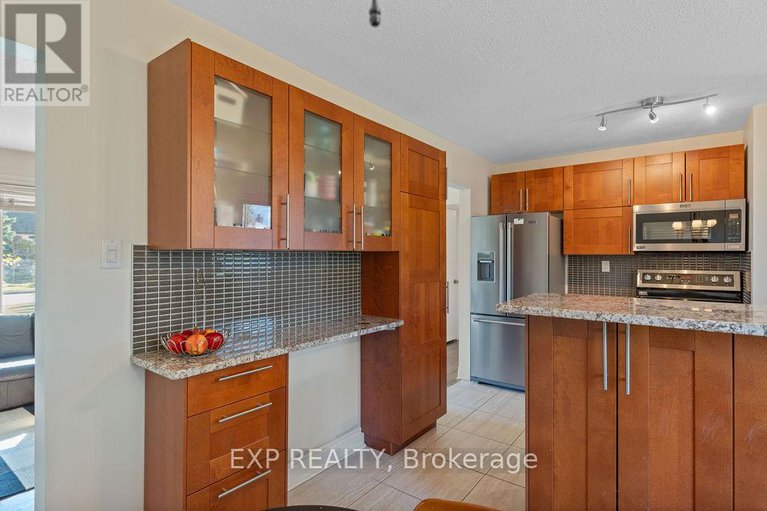 29077566/19-sunnycrest-drive/city-viewskylinefisher-heightsparkwood-hills/ottawa/ontario/K2E5Y3_18