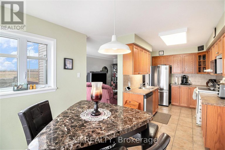 28815318/258-trail-side-circle/springridgeeast-village/ottawa/ontario/K4A5B5_12