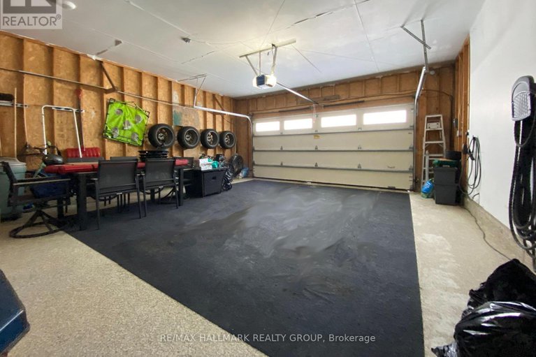 29344609/1372-jules-leger-drive/cumberland-ridge/ottawa/ontario/K4C1E2_45