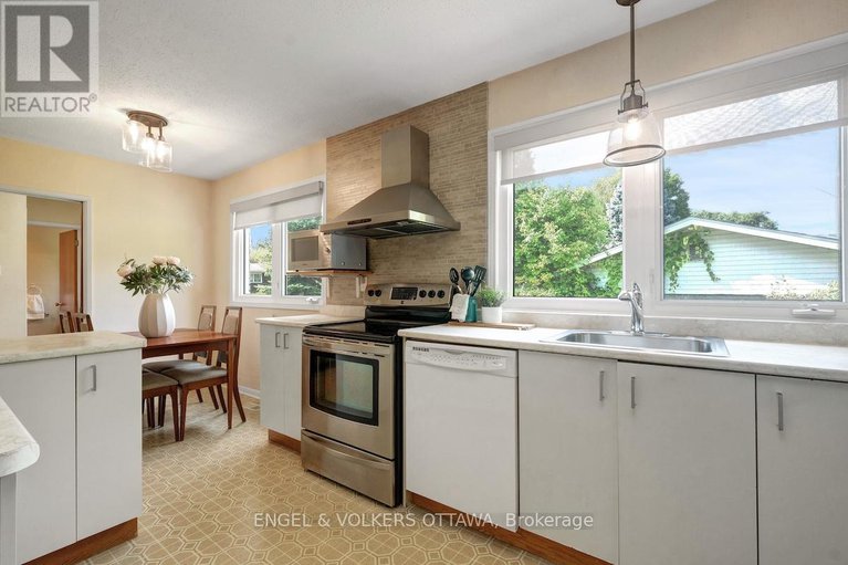 28836979/29-qualicum-street/bruce-farmgraham-parkqualicumbellands/ottawa/ontario/K2H7H1_19