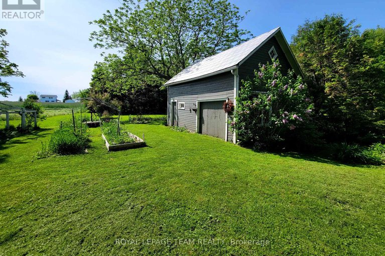 28427099/16-peter-street-s/maxville/north-glengarry/ontario/K0C1T0_30