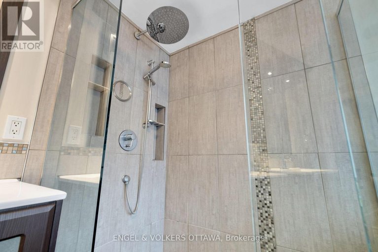 29621371/1173-st-jerome-crescent/convent-glen-north/ottawa/ontario/K1C2A7_18