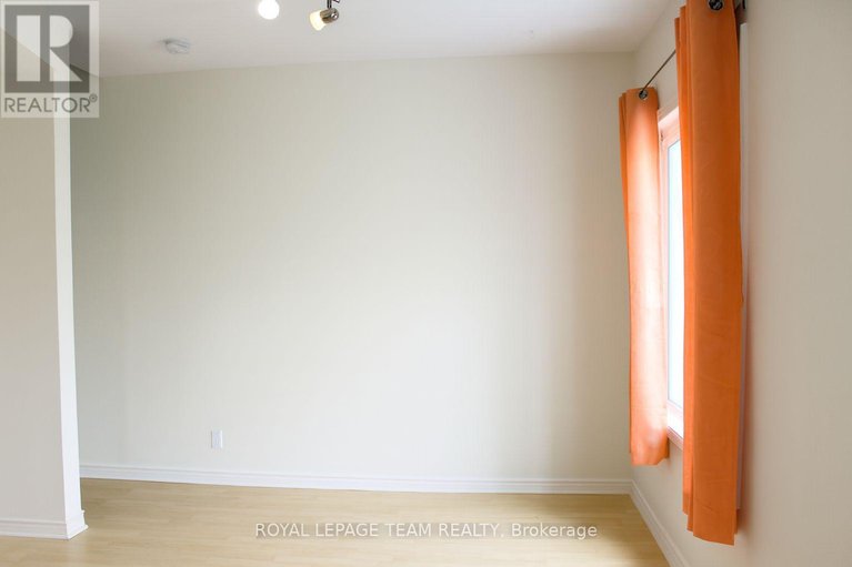 29399139/20-heartleaf-private/hunt-club-parkgreenboro/ottawa/ontario/K1T3Z9_36