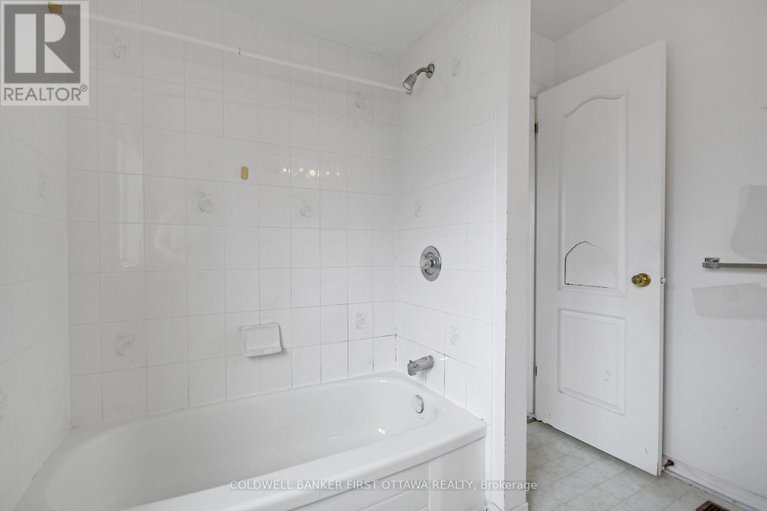 28221076/24-6141-red-willow-drive/chapel-hill/ottawa/ontario/K1C7J7_23