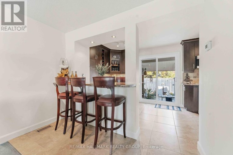 29049667/941-cookshire-crescent/fallingbrookridgemount/ottawa/ontario/K4A3K4_10