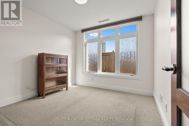 29458300/105-323-winona-avenue/westboro-south/ottawa/ontario/K1Z5H3_26