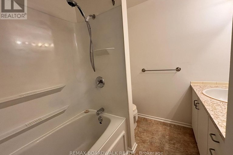 29598338/53j-sumac-street/beacon-hill-south/ottawa/ontario/K1J7T7_6