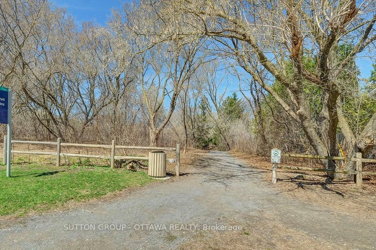 29636036/38-beaver-ridge/city-viewskylinefisher-heightsparkwood-hills/ottawa/ontario/K2E6C7_50