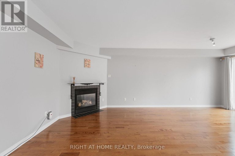 29127565/4-thorburn-private/lower-town/ottawa/ontario/K1N1G4_15