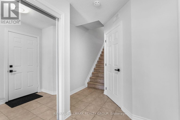 29013380/110-sunshine-crescent/notting-hillsummerside/ottawa/ontario/K4A0V3_4