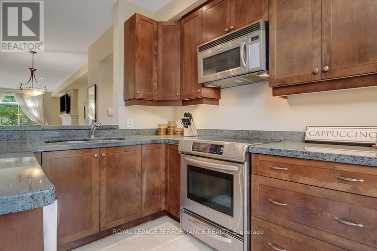 29588176/318-iona-street/westborohampton-park/ottawa/ontario/K1Z7B9_5