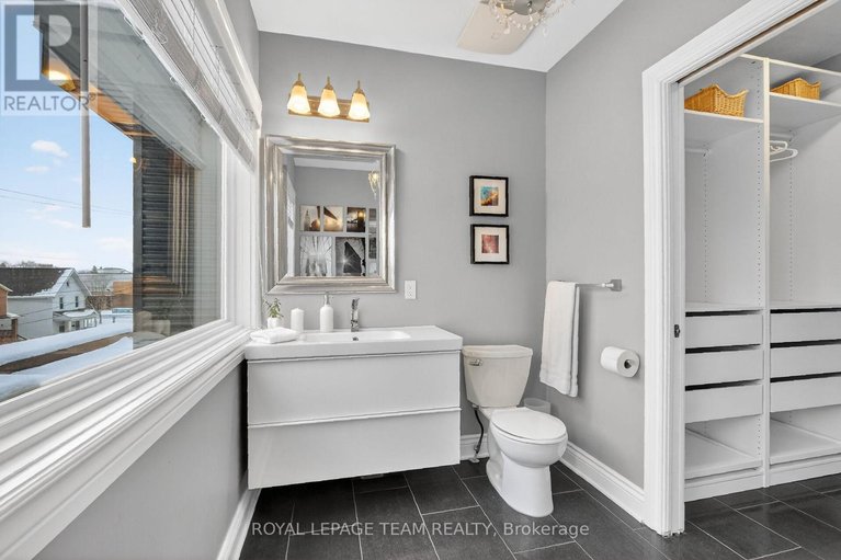 29501223/a-142-a-queen-mary-street/overbrookcastle-heights/ottawa/ontario/K1K1X5_37