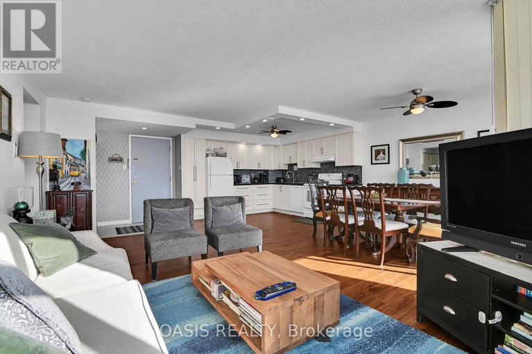 29432308/1108-2760-carousel-crescent/emerald-woodssawmill-creek/ottawa/ontario/K1T2N4_8