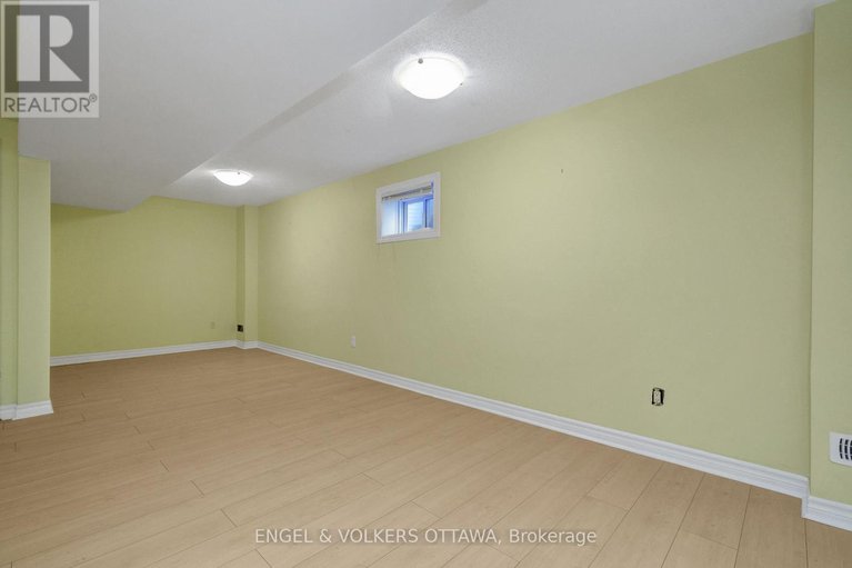 28749418/305-lamarche-avenue/orleans-village/ottawa/ontario/K1C1T1_25