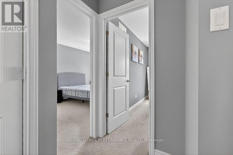 29557576/790-cairn-crescent/mer-bleuebradley-estatesanderson-park/ottawa/ontario/K1W0P7_31