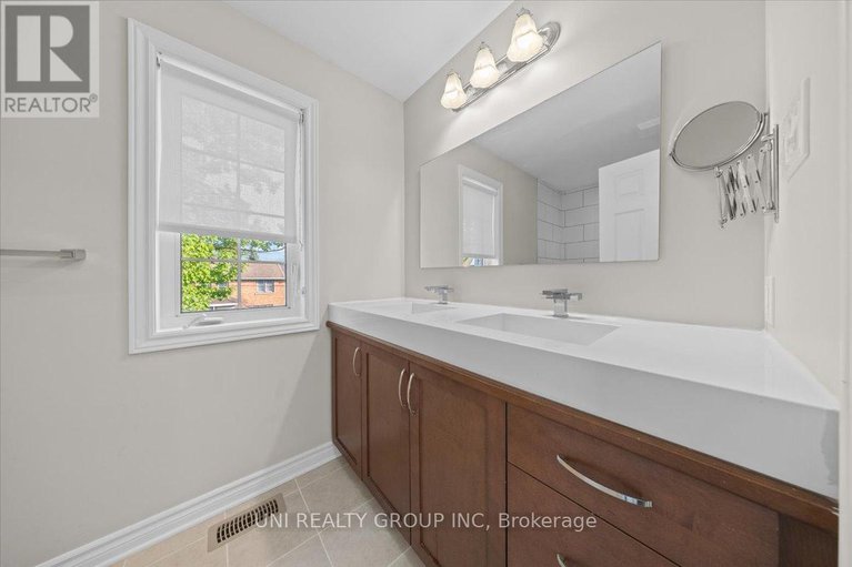 28615554/1253-shillington-avenue/carlington/ottawa/ontario/K1Z8A1_26