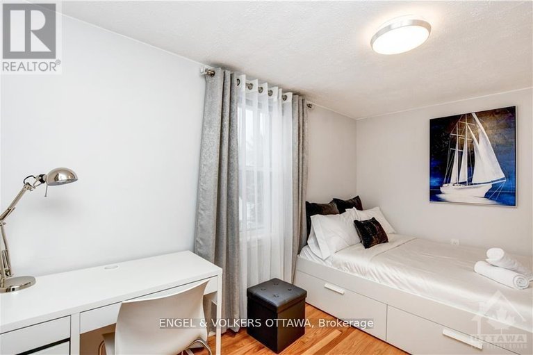 29567928/317-summit-avenue/alta-vistafaircrest-heights/ottawa/ontario/K1H5Z9_12