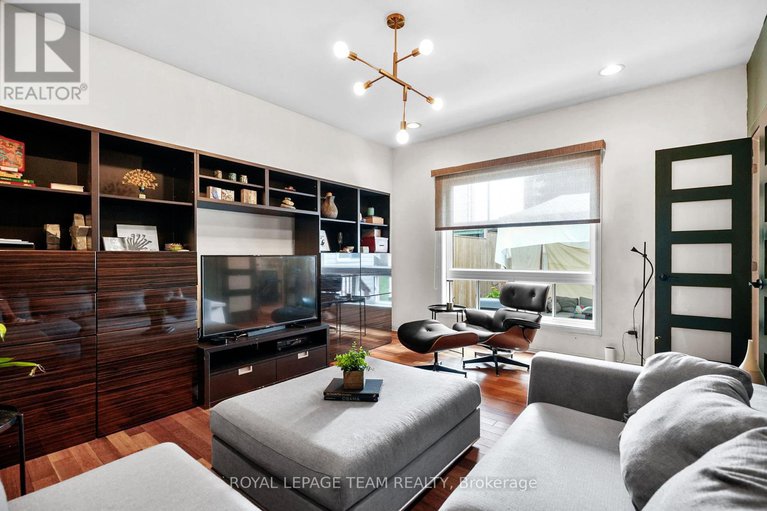28812426/2122-saunders-avenue/woodroffe/ottawa/ontario/K2A4C7_21