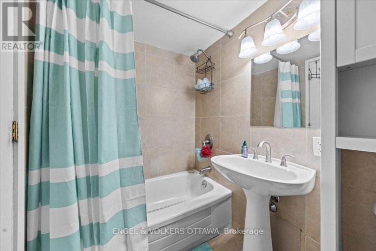 28901436/908-158a-mcarthur-avenue-e/vanier/ottawa/ontario/K1L7E7_6