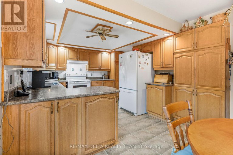 29126045/745-hauteview-crescent/fallingbrookridgemount/ottawa/ontario/K4A2B9_15