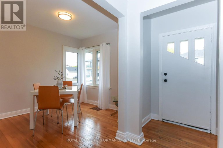 28902188/274-queen-mary-street/overbrookcastle-heights/ottawa/ontario/K1K1X2_7
