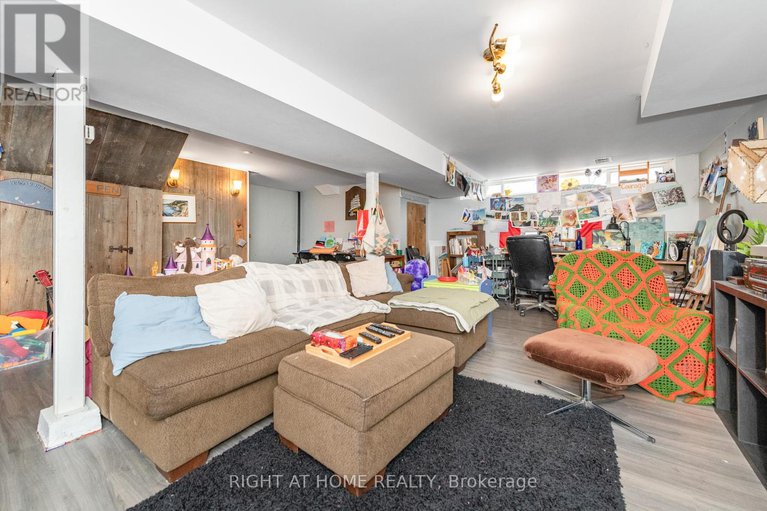 28537509/2421-iris-street/parkway-park/ottawa/ontario/K2C1C7_30