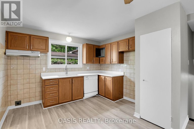 28396451/2606-egan-road/mooneys-bayriverside-park/ottawa/ontario/K1V8N1_9