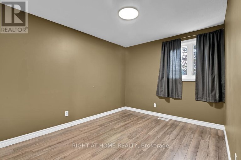 29603149/e-1700-lamoureux-drive/queenswood-heights-south/ottawa/ontario/K1E2N2_23