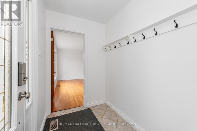 29113297/71-viewmount-drive/meadowlandscrestview/ottawa/ontario/K2G3B9_8