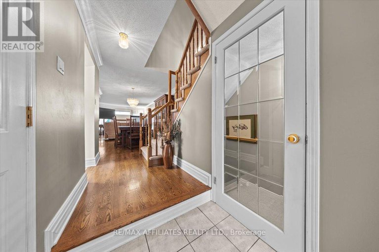 28777669/1639-trenholm-lane/fallingbrookpineridge/ottawa/ontario/K4A4B4_4